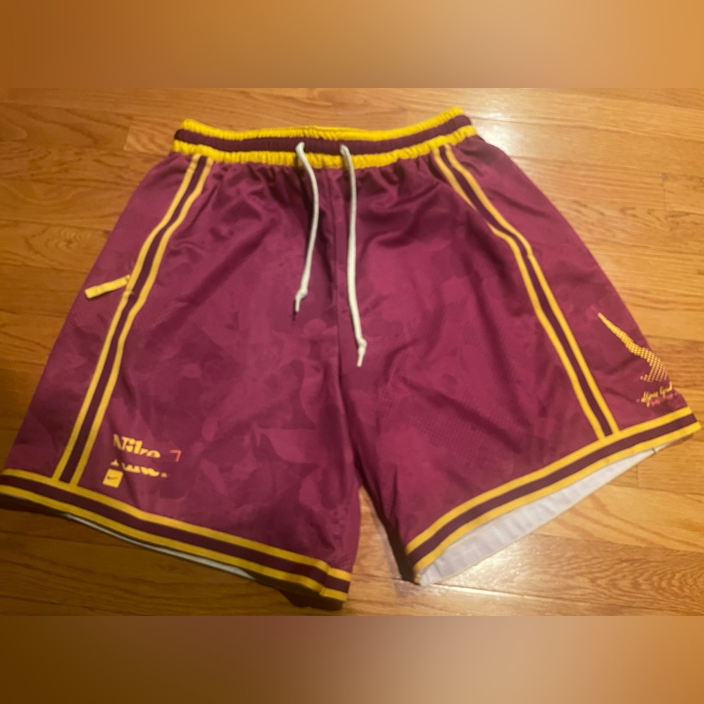 Men’s size XL basketball shorts